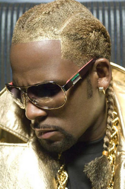 pop-dat-pussy-for-a-goon:  R. Kelly does things before everyone else even thinks about it  Words? I have none.