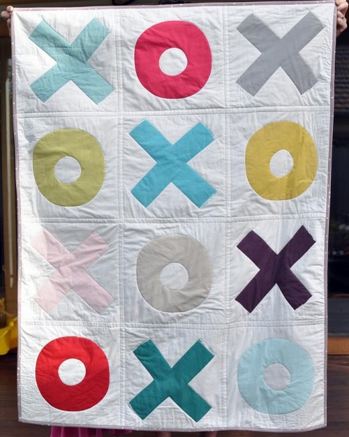 XOX Quilt by Leslie Keating, an original design featured on her blog. She hand printed this fabric h