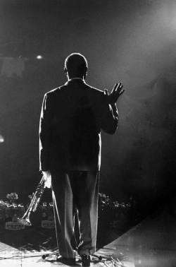 life:Every party must come to an end and when it does, there are kisses and promises and waves goodbye. Here, LIFE, er, salutes the wave – and all the emotion in those quick flicks of the hand… Pictured: Legendary trumpeter Louis Armstrong waves to