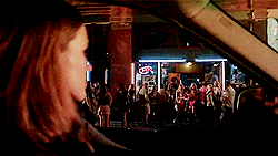 todofandeonetreehill:  Eu cresci em Tree Hill. Passei a maior parte da minha vida aqui. Mas não foi até meus filhos nascerem e eu não poder dormir que eu passei a conhecer esse lugar de verdade. Esta era minha vista de Tree Hill às duas da manhã.