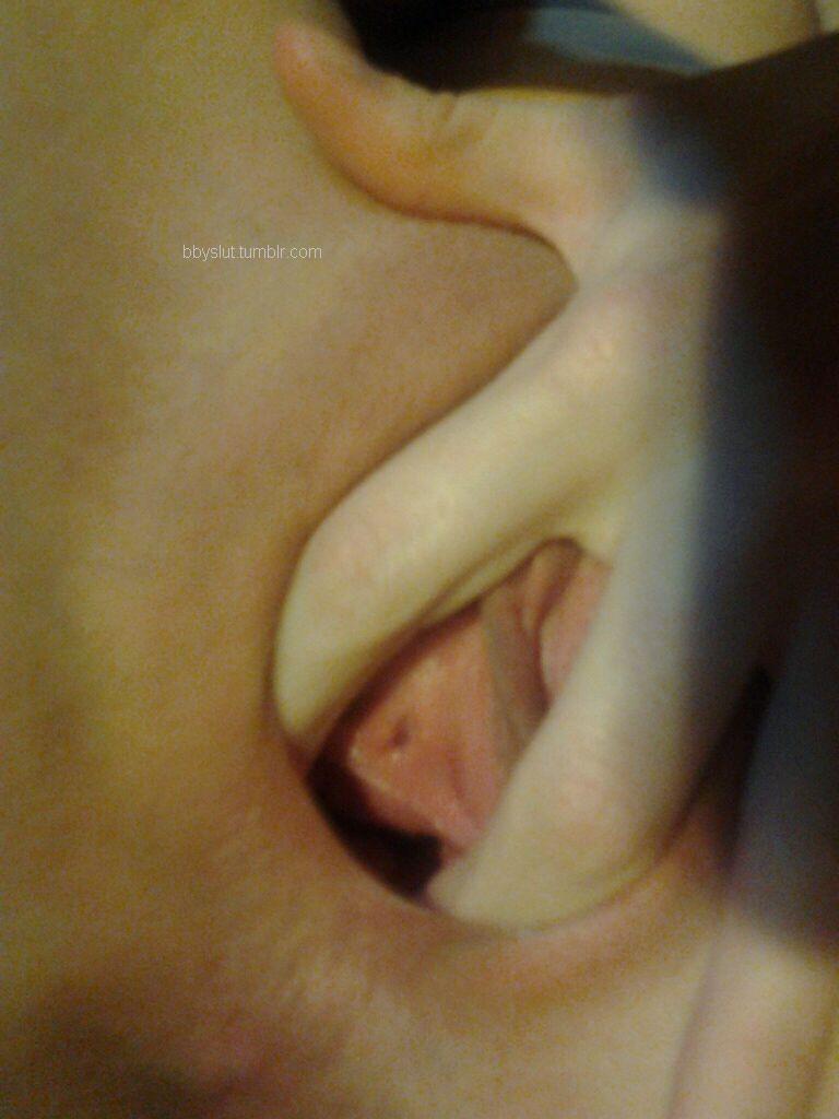 bbyslut:  This is the best I could do on spreading it open. haha.  