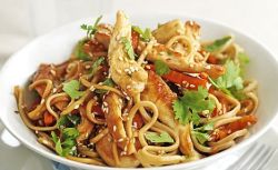 yummyfoooooood:  Chinese  Chicken Noodles