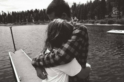 sentimento-irracional:  É bonito eu dizer que a minha felicidade depende da sua.