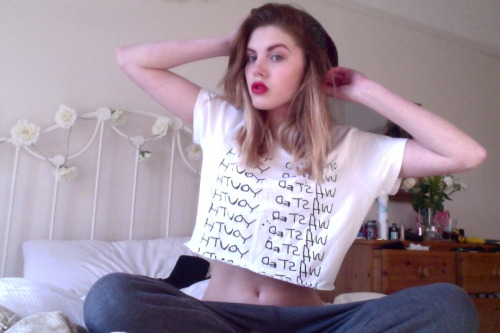 fairyofpale:  pale-mac:  pretty + pale blog   ✿ Hello beautiful, looking for more pale? ✿