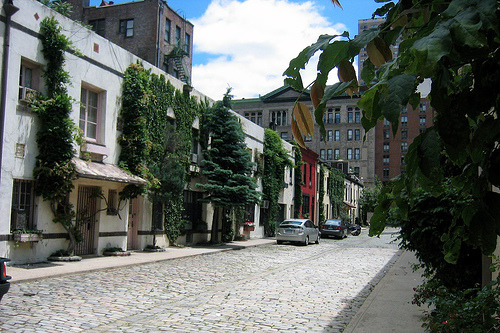 NYC - Greenwich Village: Washington Mews (by wallyg)