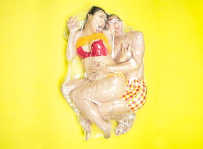 randomaccessmemory:
“ (via vacuum-sealed couples by photographer hal)
”