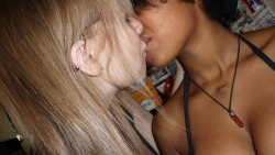 lipsticklesbians.tumblr.com post 16999987724