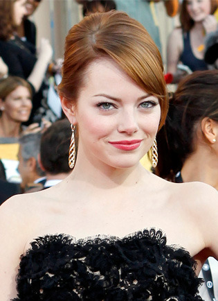 teenvogue:Get Emma Stone’s perfectly polished look from the 2012 SAG Awards with tips straight from 