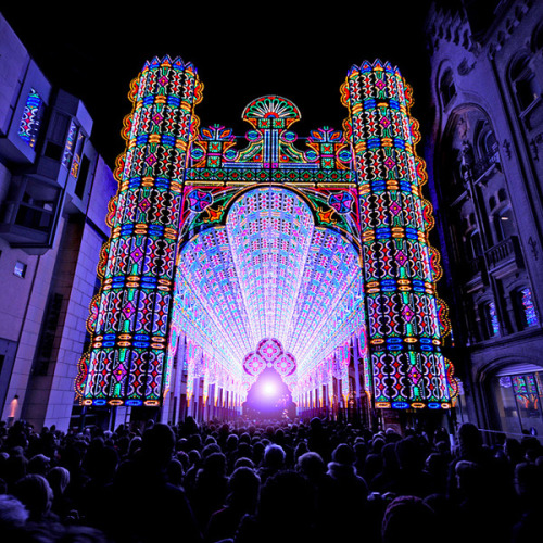 thisisalovenote:  A cathedral in Beligum made from 55,000 LED lights 