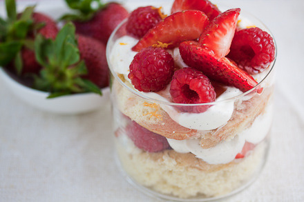 prettygirlfood:  Strawberry and Cream Trifle ¾ cup sugar 2 cups crème fraiche ½ cup heavy whipping cream 1 vanilla bean, split with sharp knife and seeds scraped Juice from one large lemon or orange 4 cups mixed hulled and sliced strawberries