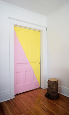 c-a-r-g-o:  YES. I need to do this to my door : ) 