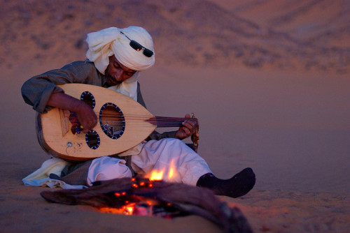 by Alexx&rsquo; on Flickr.Tuareg man singing in the Algerian Sahara.