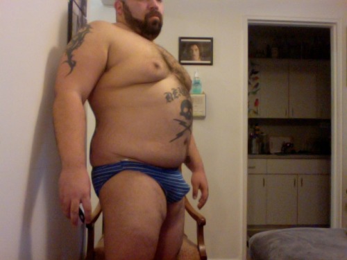 biscuitbear:  chubhub: Fucking WOOF terabitebear:  Todays undies sweaty after the gym i can smell my balls Yummmm    I have to know who this man is! can anyone tell me?