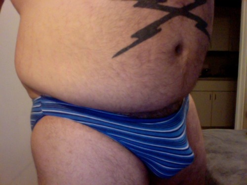 biscuitbear:  chubhub: Fucking WOOF terabitebear:  Todays undies sweaty after the gym i can smell my balls Yummmm    I have to know who this man is! can anyone tell me?