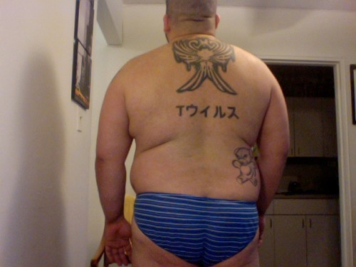 biscuitbear:  chubhub: Fucking WOOF terabitebear:  Todays undies sweaty after the gym i can smell my balls Yummmm    I have to know who this man is! can anyone tell me?