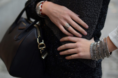 what-do-i-wear:  (image: blondesalad) oh that cuff! 