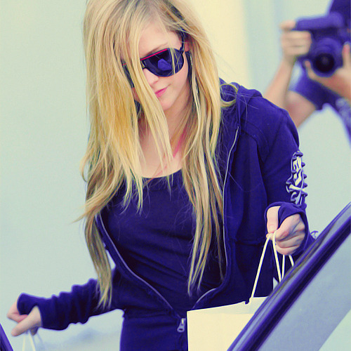 justlivingonce:  favorite celebrities - Avril Lavigne 