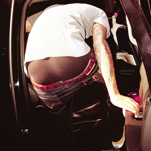 Porn Chris Brown’s ass. photos