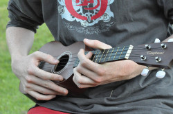 smilingbutwereclosetotears:  Ukulele playing by OPems on Flickr. 