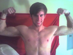 noneedforshirts:  Double biceps pose for