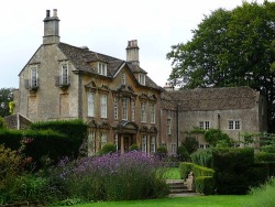 lovenationaltrust:  The Courts Garden - Wiltshire