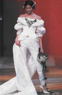 witchesandslippersandhoods:  Givenchy HC S/S 1999