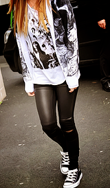 r-e-d-bones:  Avril Lavigne Candids 2011 &gt; Looks  