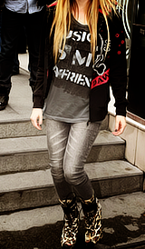 r-e-d-bones:  Avril Lavigne Candids 2011 &gt; Looks  