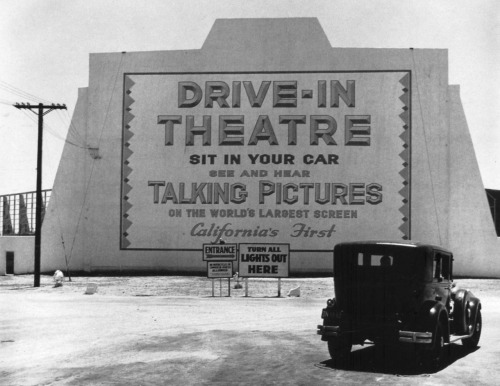 theconstantbuzz:  First drive in theater, Los Angeles, 1935. © John Gutmann 