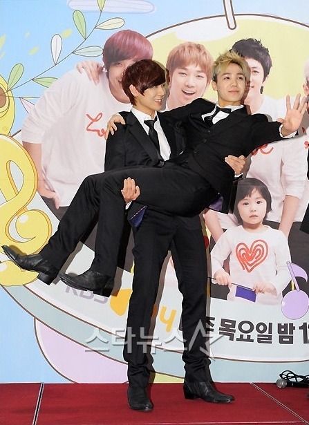 nabilaflames10:  mblaq with his children ^^ 