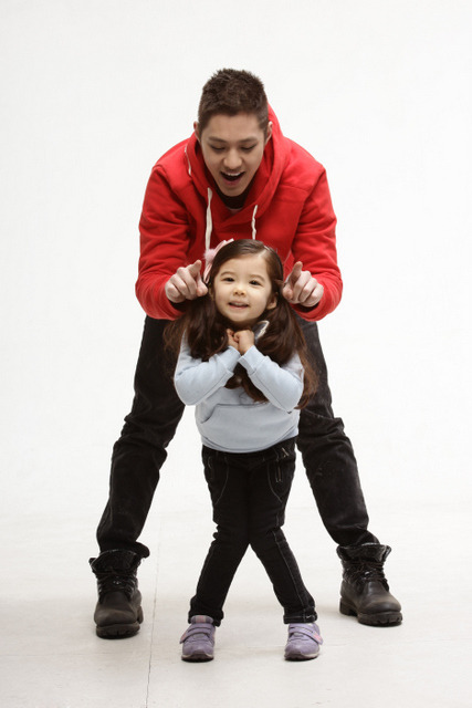 nabilaflames10:  mblaq with his children ^^ 