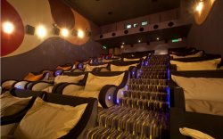 kitty-softpaws:  beautifail:   a cuddle friendly movie theater!  THIS CHANGES EVERYTHINGEVERYTHING   oh my god we need these here ;-; 