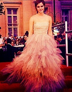 harryshorcrux:  Emma Watson @ premiere Deathly Hallows part 2. 