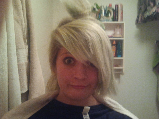 scaby:  gur0tesuku:  So here’s the outcome of Savvys hair! Done by me. c:  the
