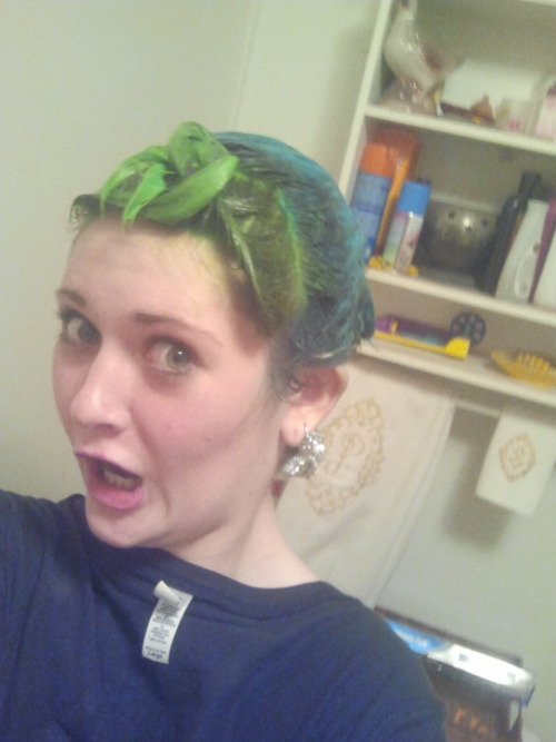scaby:  gur0tesuku:  So here’s the outcome of Savvys hair! Done by me. c:  the