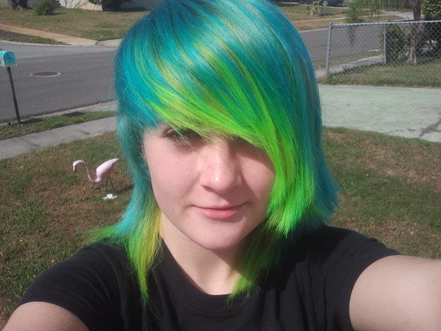 scaby:  gur0tesuku:  So here’s the outcome of Savvys hair! Done by me. c:  the