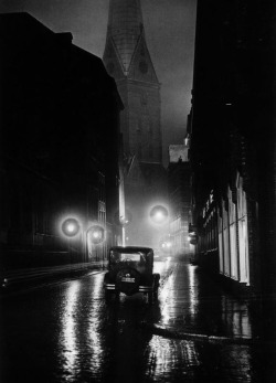 blitzmaedel:  Andreas Feininger - Hamburg (1930)  