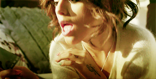 i freaking love Cher! :')