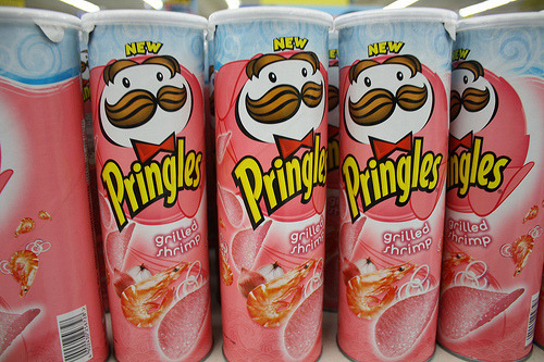 I kinda hope that this Grilled shrimp pringles tastes like sweet candy chips. weird. I just love it 
