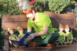 disneylens:  letdownyourlonghair:  Peter Pan reading Peter Pan to Peter Pans.  Panception. 