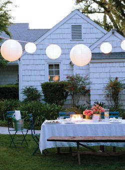 Myidealhome:  Summer Party (Via Summer Lovin’)  This Makes Me Feel So Happpy
