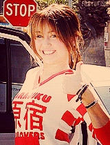 foxycyrus:  You’ve got a face for a smile, you know. 