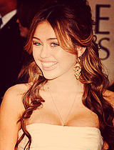 foxycyrus:  You’ve got a face for a smile, you know. 