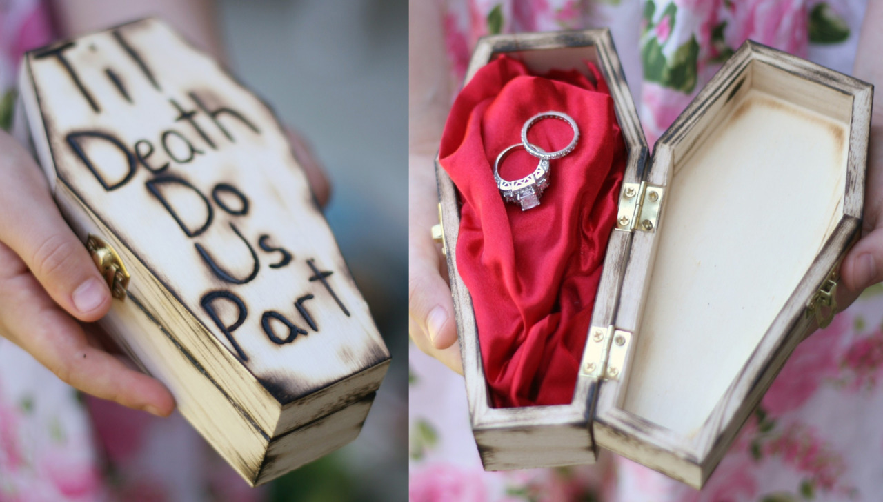 lovelylittlebonez:  I would totally say yes if I was proposed to like this! 