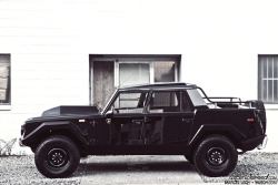 wellisnthatnice:  Lamborghini LM002 by Marcel Lech on Flickr. 