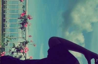 liccacobain:  Meu calendário ainda marcava o mês de maio, e então eu me dei conta
