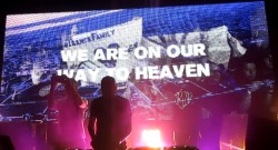 thefeelingoftrance:  a2thenthony:  Above &amp; Beyond @ Epic in Minneapolis 2/4/2012  i see ur banner &gt;.&lt; ahhh \o/ 