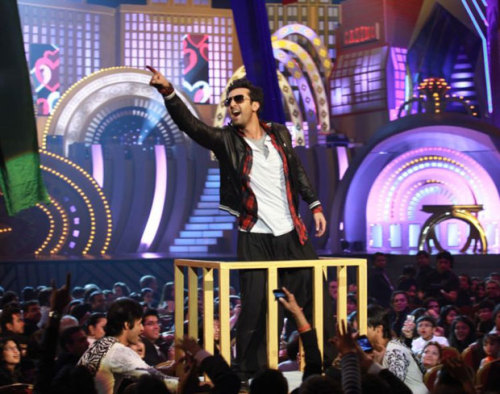 The highlight of the Zee Cine Awards 2012 was Shahrukh Khan and Priyanka Chopra&rsquo;s acts on 