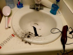 WHAT THE FUCK IS THIS. the roommates left for the night&hellip; I walk into the bathroom.. AND FIND THIS SHIT.