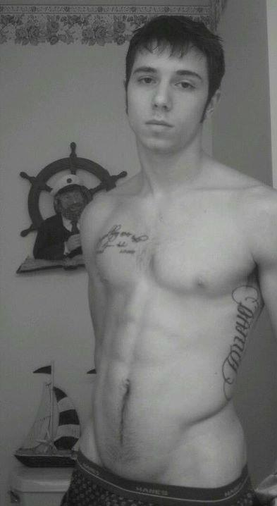 fyeahshirtlessmen:  shirts are overrated 